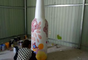 酒瓶彩繪雕塑，公園小區擺件，玻璃鋼噴漆工藝