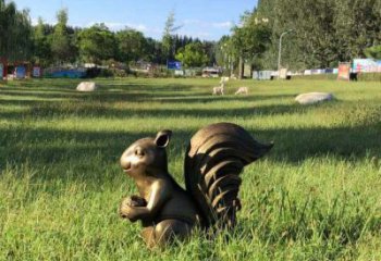 銅松鼠雕塑廠家，動物景觀擺件，仿古元素設(shè)計(jì) (1)