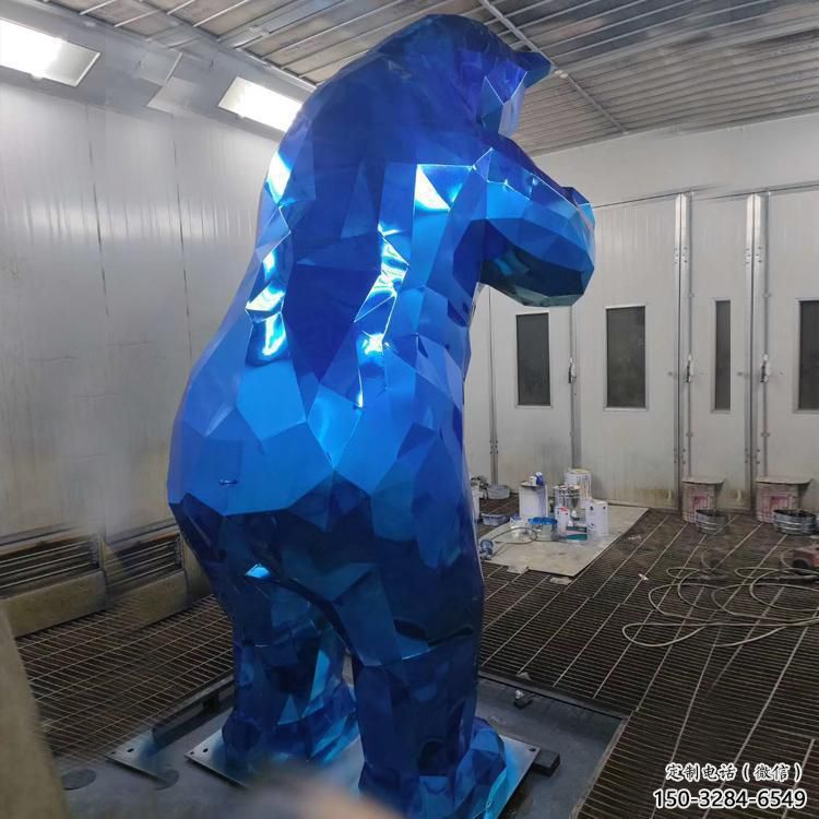 售樓部狗熊雕塑，噴砂發(fā)光雕塑，彩繪題材