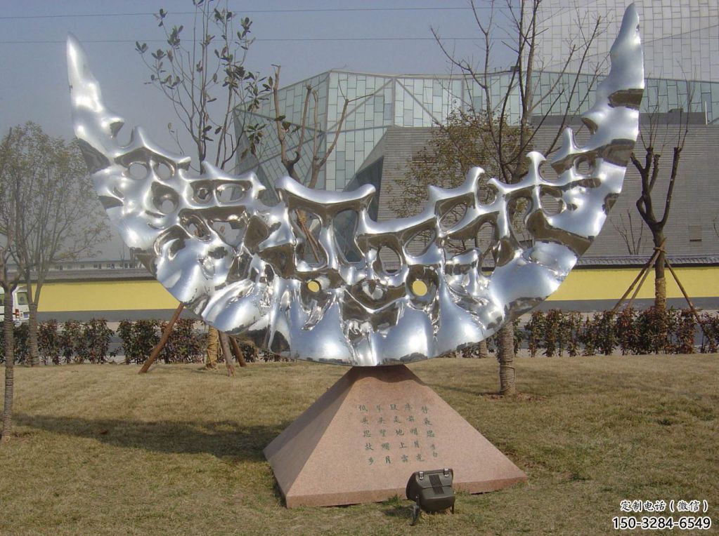 操場(chǎng)月亮雕塑，鏤空景觀雕塑，噴砂制造