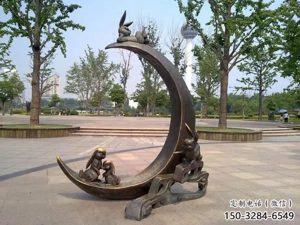 街道月亮雕塑，鍛造景觀雕塑，古銅效果