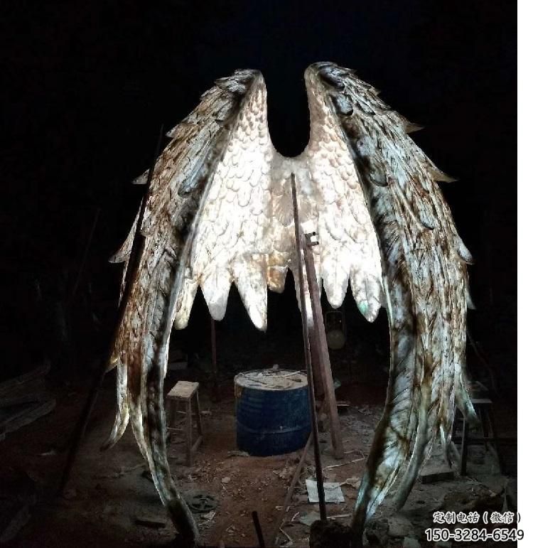 城市翅膀雕塑,網(wǎng)格燈光雕塑,古銅效果 城市翅膀雕塑,網(wǎng)格燈光雕塑,古銅效果