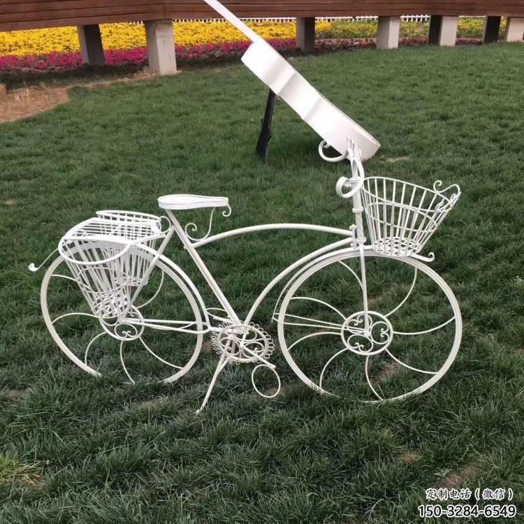 草地自行車雕塑 現(xiàn)代校園運動員雕塑 大型體育雕塑