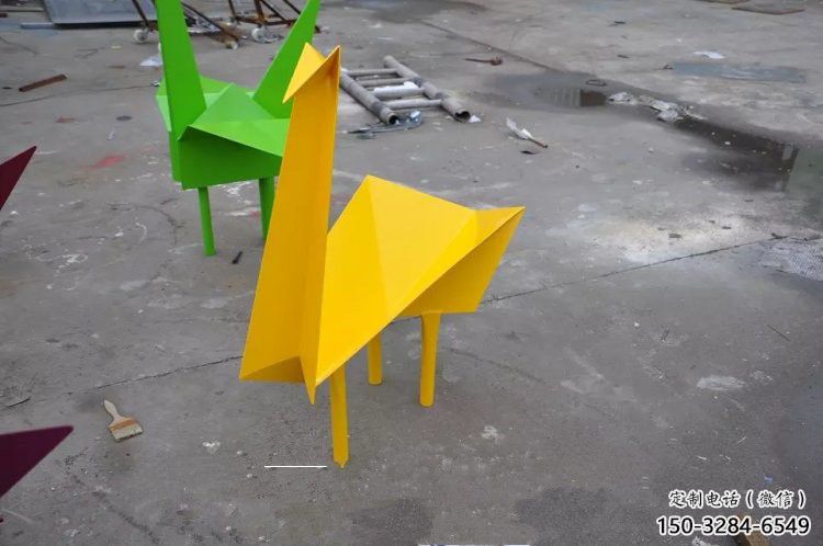 現(xiàn)代千紙鶴雕塑 大型別墅區(qū)折紙風(fēng)格 彩繪鶴鳥雕塑