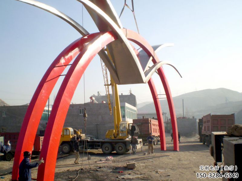 現(xiàn)代大門(mén)雕塑