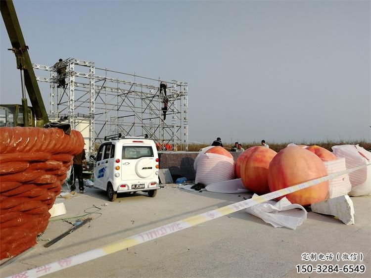 桃子景觀雕塑批發(fā)，街頭藝術(shù)，桃子果籃雕塑展品