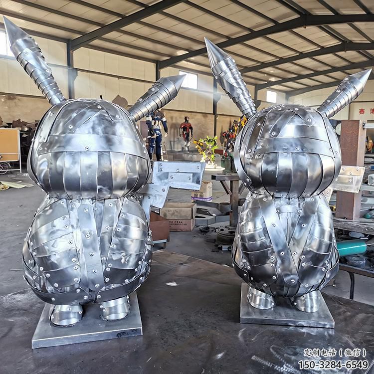 動(dòng)漫版鐵藝機(jī)甲兔子雕塑