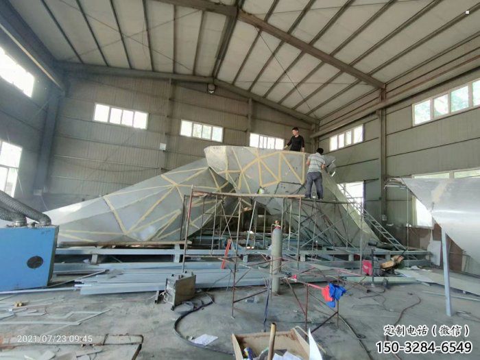 生產中的握手雕塑，地標景觀握手雕塑