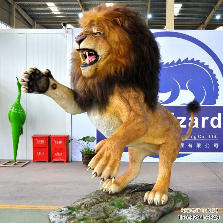 動(dòng)物獅子雕塑廠家，仿真玻璃鋼景觀動(dòng)物雕塑
