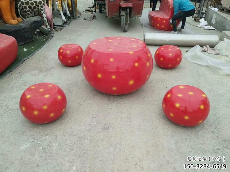 草莓坐凳雕塑，組合系列，玻璃鋼坐凳雕塑制作
