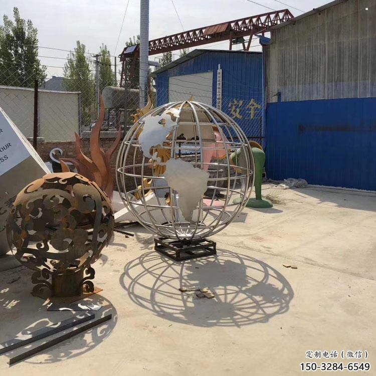 地球儀雕塑供應(yīng)，城區(qū)小品，鏡面地球儀雕塑制造商