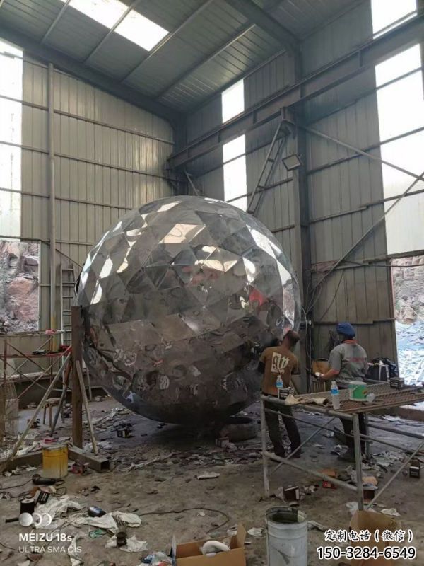 鏡面球雕塑廠家，公園小品，不銹鋼球雕塑訂做