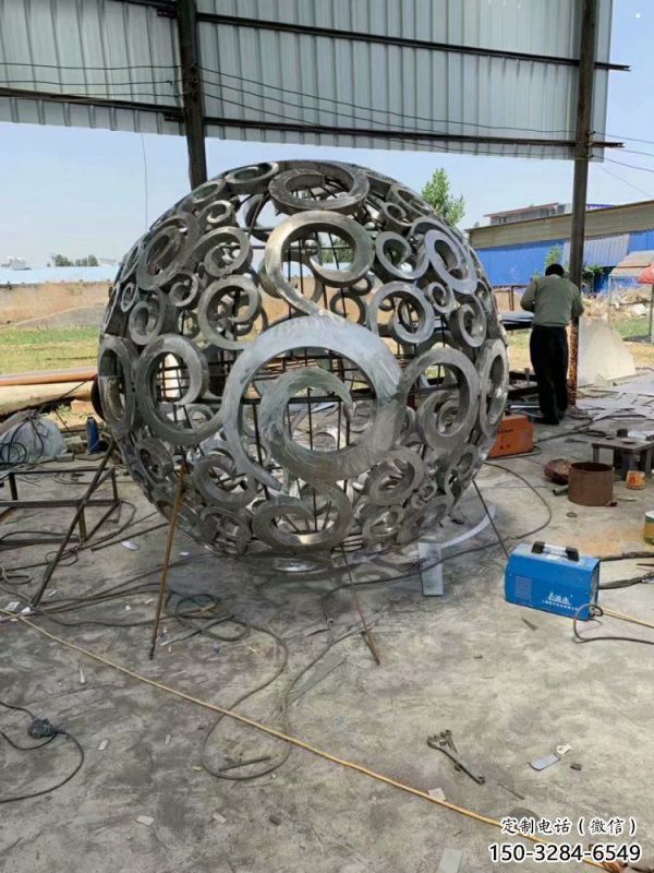 燈光球雕塑優選，陸地擺件，不銹鋼燈光球雕塑制作廠家