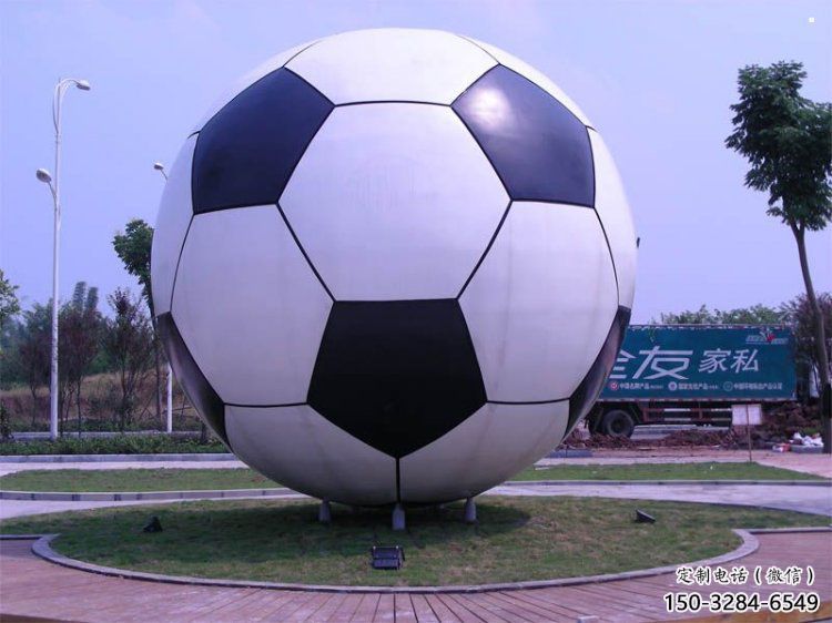 足球雕塑