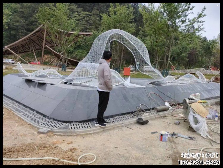 博物館飄帶雕塑