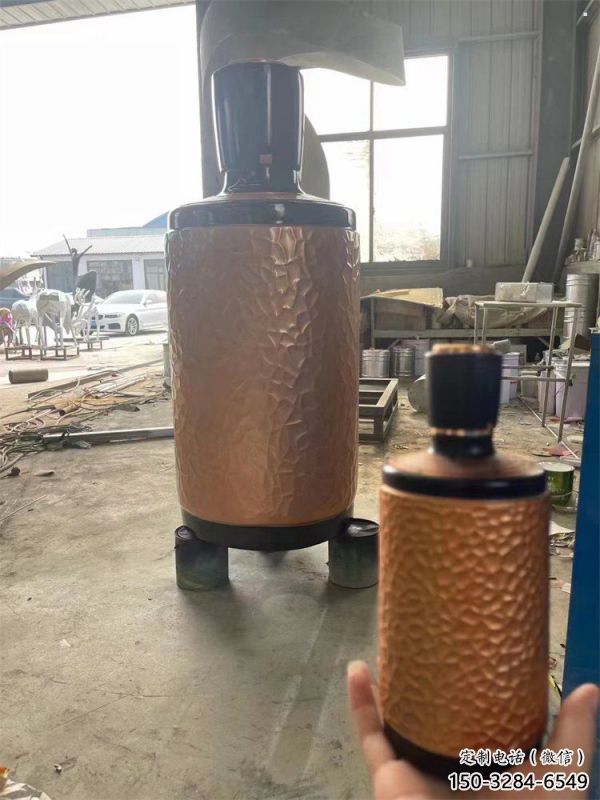 藝術酒瓶雕塑展品，室外軟裝，展示玻璃鋼酒瓶雕塑訂做