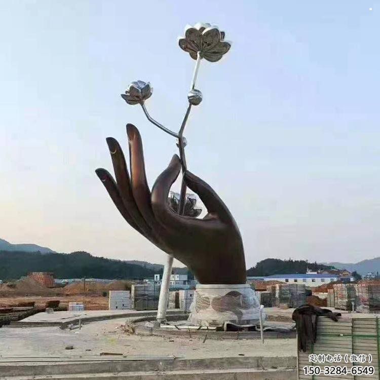 手拈花雕塑優(yōu)選，城市裝飾，不銹鋼手拈花雕塑訂做