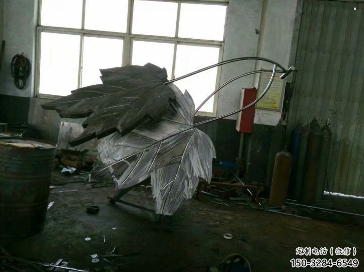 楓葉雕塑承接，景區案例，不銹鋼楓葉雕塑定制廠家