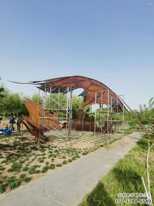 鏤空楓葉雕塑廠家，廣場系列，鐵藝楓葉雕塑生產(chǎn)廠家