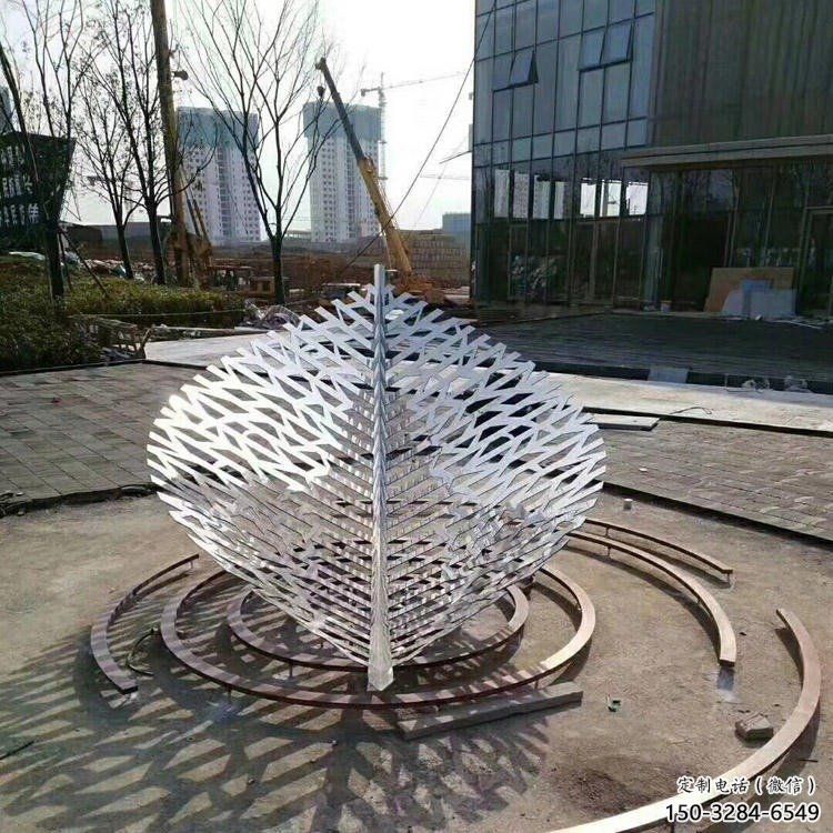 鏤空樹葉雕塑選用，陸地擺件，鐵藝樹葉雕塑加工廠家