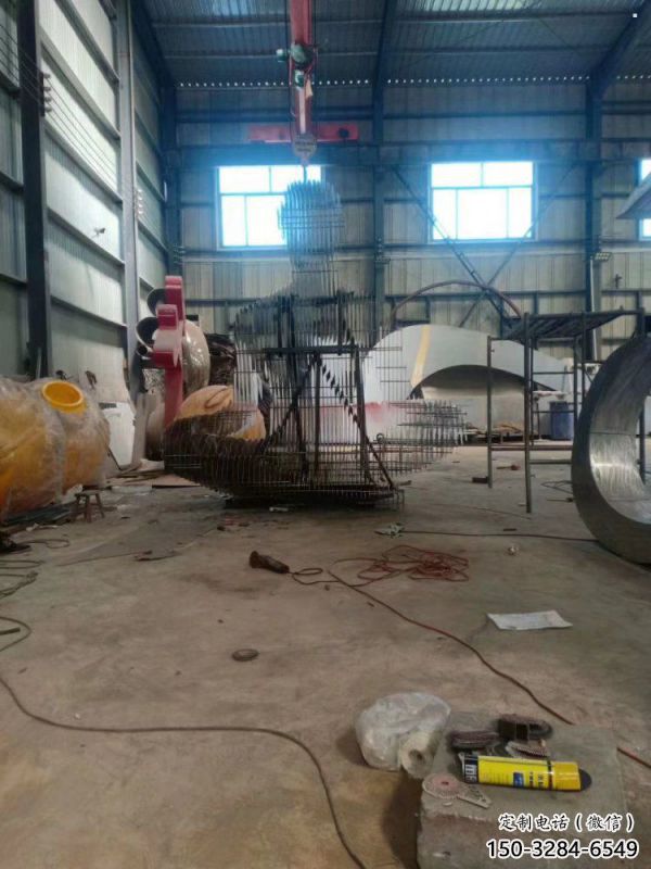 鏤空人物雕塑廠家，廣場系列，鐵藝西方人物雕塑定價