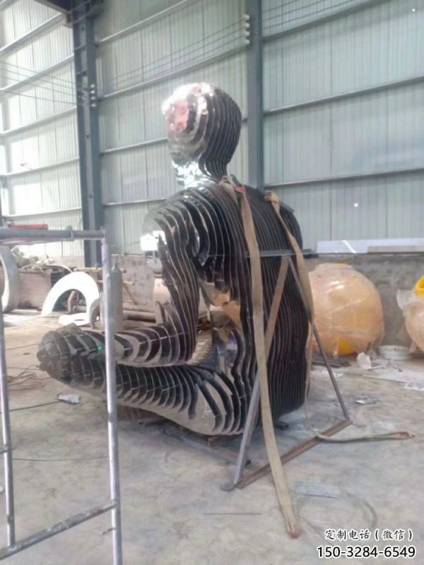 鏤空人物雕塑制造，歐式風(fēng)格，創(chuàng)意鐵藝人物雕塑定價(jià)