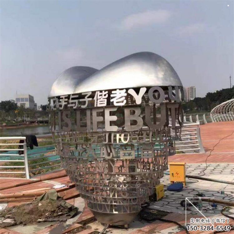 心形球雕塑制造，歐式風(fēng)格，不銹鋼心形球雕塑廠家定價(jià)