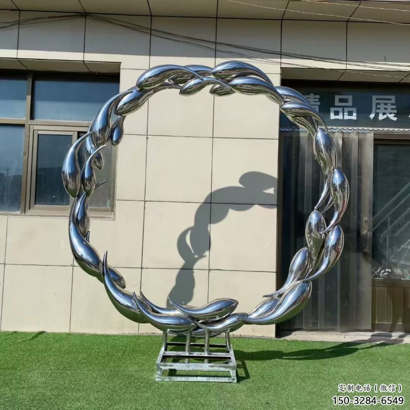 金魚雕塑訂做特供，室外軟裝，標志圓環(huán)金魚雕塑供應