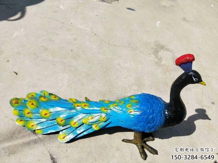 金昌彩繪孔雀雕塑制作選用，景區(qū)案例，動物美陳雕塑