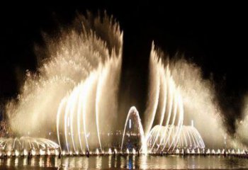 湟中水景程控噴泉雕塑，高噴循環(huán)噴水方式設(shè)計制作